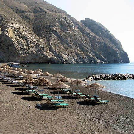 Located By The Sea One Beachfront Private Captain Lazaros Pool Villa With Loft In 750Sqm Spacious Private Plot-Jacuzzi-Sunrelax-Furnished Terace-Gazebo-Private Parking,Sleep 3 Adults And 2 Children, Just Steps From The Black Beach-Seaview Períssa Eksteriør bilde
