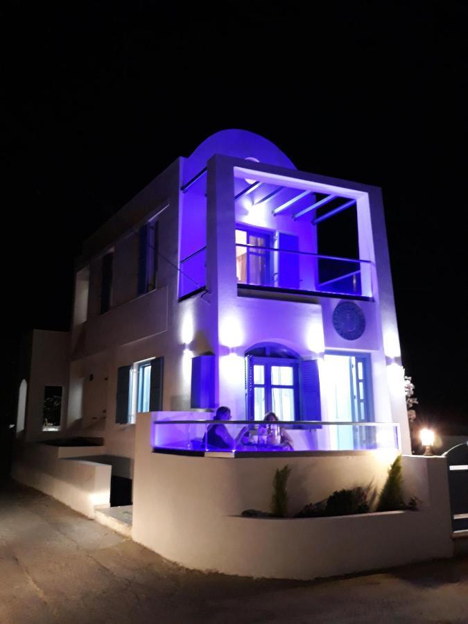 Located By The Sea One Beachfront Private Captain Lazaros Pool Villa With Loft In 750Sqm Spacious Private Plot-Jacuzzi-Sunrelax-Furnished Terace-Gazebo-Private Parking,Sleep 3 Adults And 2 Children, Just Steps From The Black Beach-Seaview Períssa Eksteriør bilde