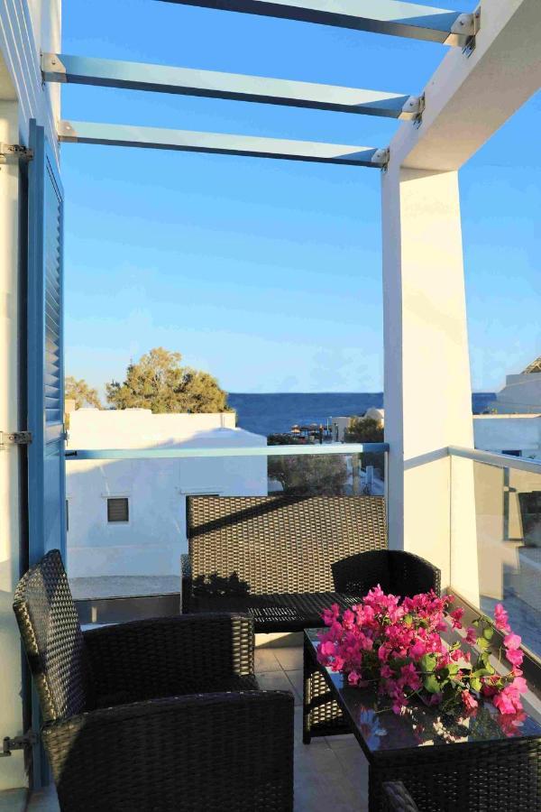 Located By The Sea One Beachfront Private Captain Lazaros Pool Villa With Loft In 750Sqm Spacious Private Plot-Jacuzzi-Sunrelax-Furnished Terace-Gazebo-Private Parking,Sleep 3 Adults And 2 Children, Just Steps From The Black Beach-Seaview Períssa Eksteriør bilde