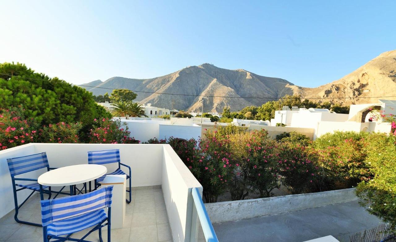 Located By The Sea One Beachfront Private Captain Lazaros Pool Villa With Loft In 750Sqm Spacious Private Plot-Jacuzzi-Sunrelax-Furnished Terace-Gazebo-Private Parking,Sleep 3 Adults And 2 Children, Just Steps From The Black Beach-Seaview Períssa Eksteriør bilde