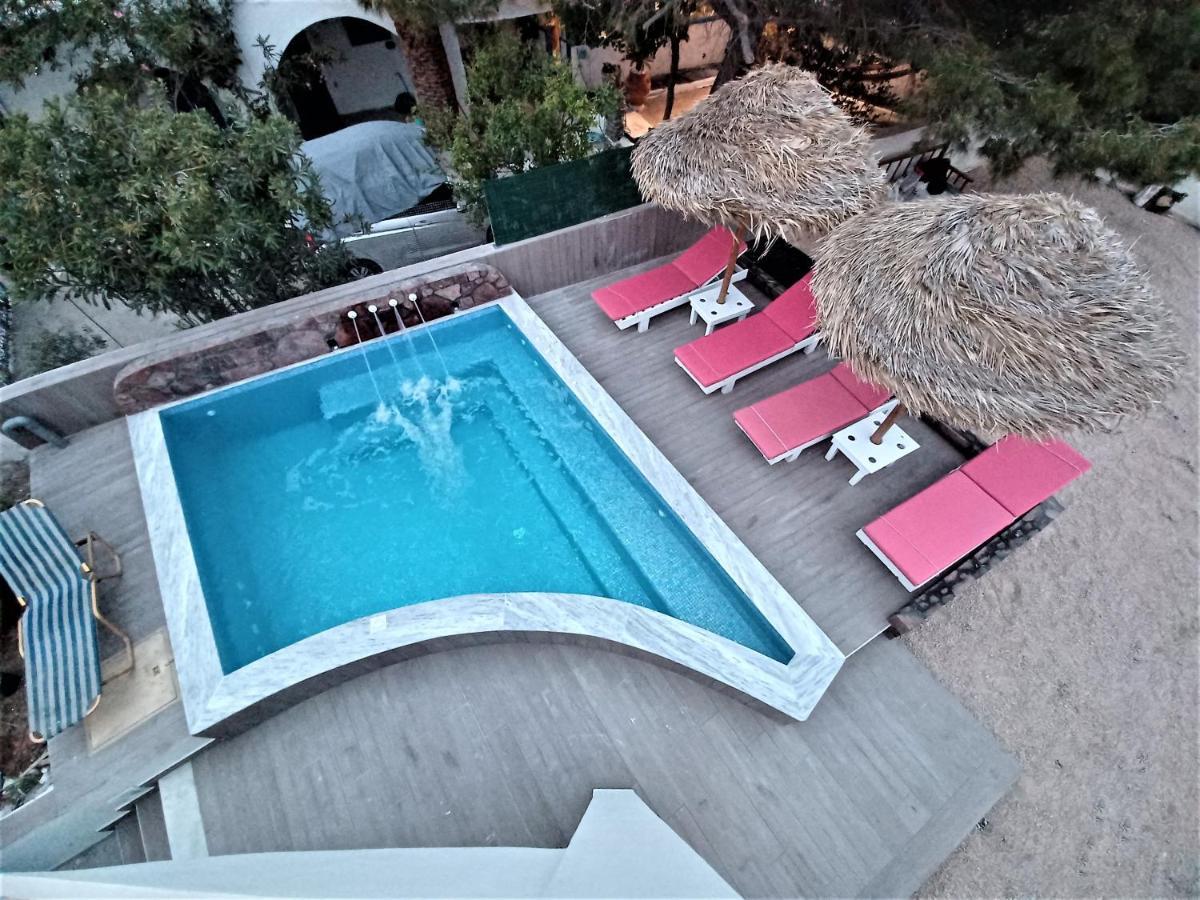 Located By The Sea One Beachfront Private Captain Lazaros Pool Villa With Loft In 750Sqm Spacious Private Plot-Jacuzzi-Sunrelax-Furnished Terace-Gazebo-Private Parking,Sleep 3 Adults And 2 Children, Just Steps From The Black Beach-Seaview Períssa Eksteriør bilde