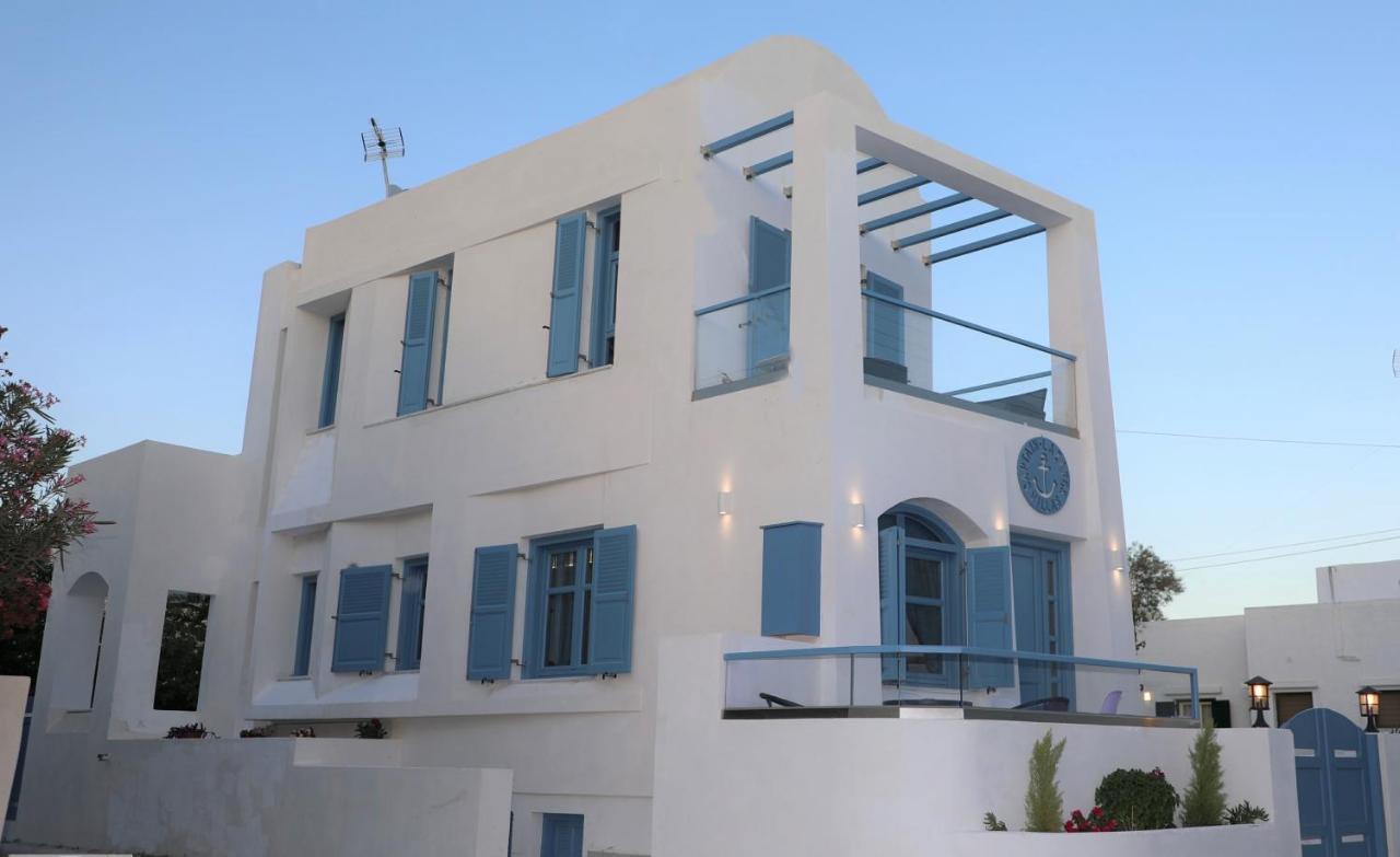 Located By The Sea One Beachfront Private Captain Lazaros Pool Villa With Loft In 750Sqm Spacious Private Plot-Jacuzzi-Sunrelax-Furnished Terace-Gazebo-Private Parking,Sleep 3 Adults And 2 Children, Just Steps From The Black Beach-Seaview Períssa Eksteriør bilde