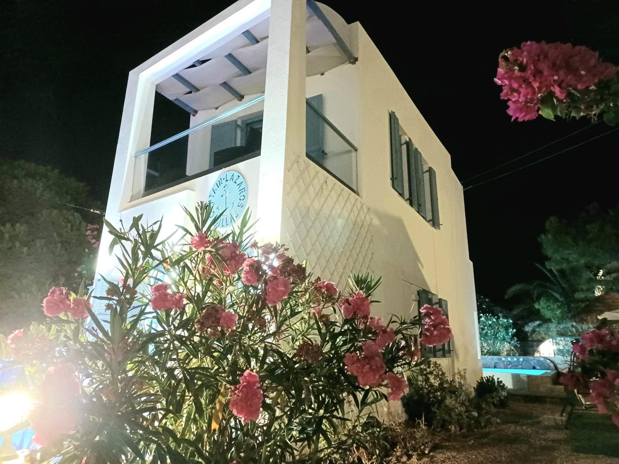 Located By The Sea One Beachfront Private Captain Lazaros Pool Villa With Loft In 750Sqm Spacious Private Plot-Jacuzzi-Sunrelax-Furnished Terace-Gazebo-Private Parking,Sleep 3 Adults And 2 Children, Just Steps From The Black Beach-Seaview Períssa Eksteriør bilde