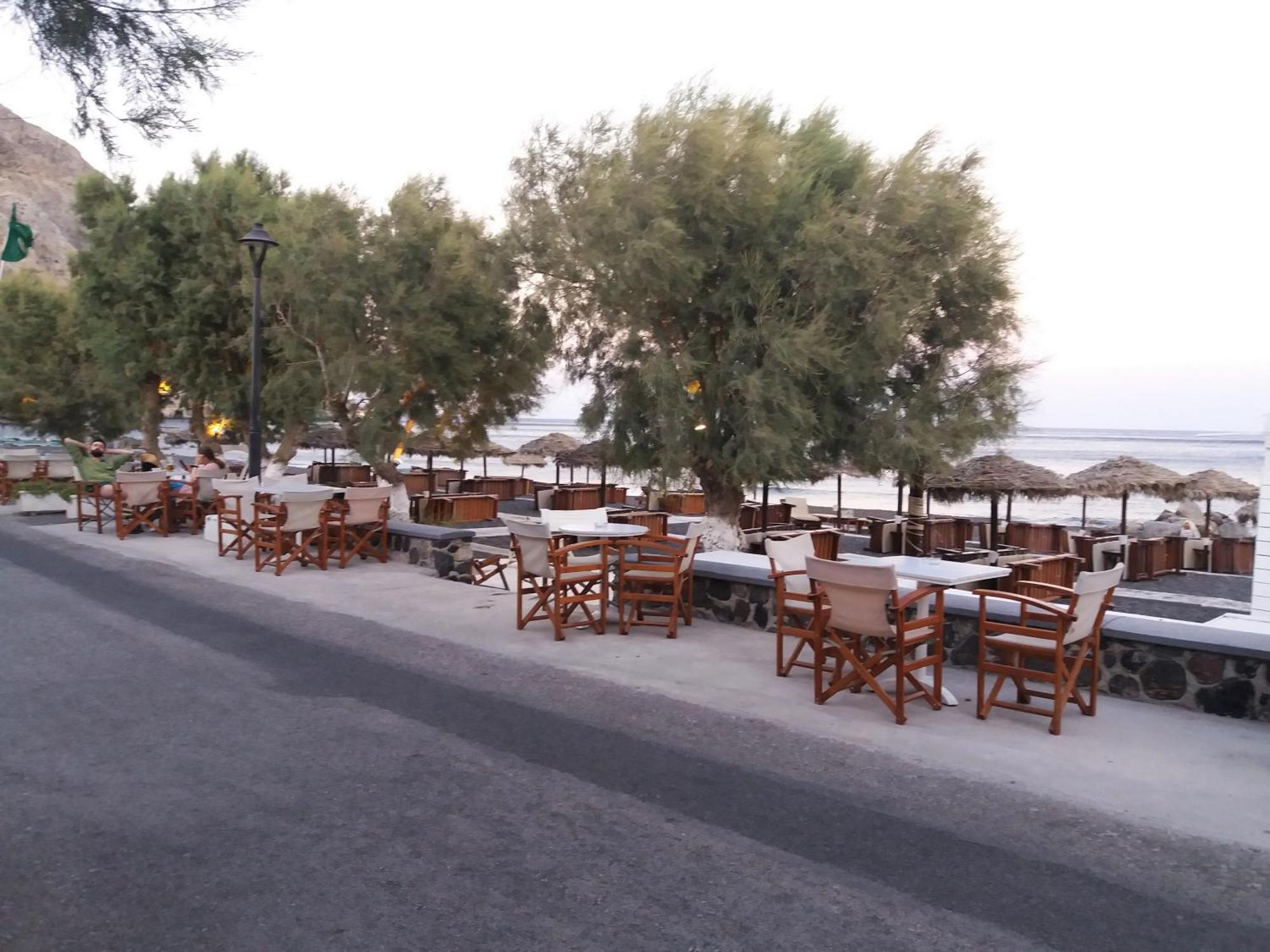 Located By The Sea One Beachfront Private Captain Lazaros Pool Villa With Loft In 750Sqm Spacious Private Plot-Jacuzzi-Sunrelax-Furnished Terace-Gazebo-Private Parking,Sleep 3 Adults And 2 Children, Just Steps From The Black Beach-Seaview Períssa Eksteriør bilde
