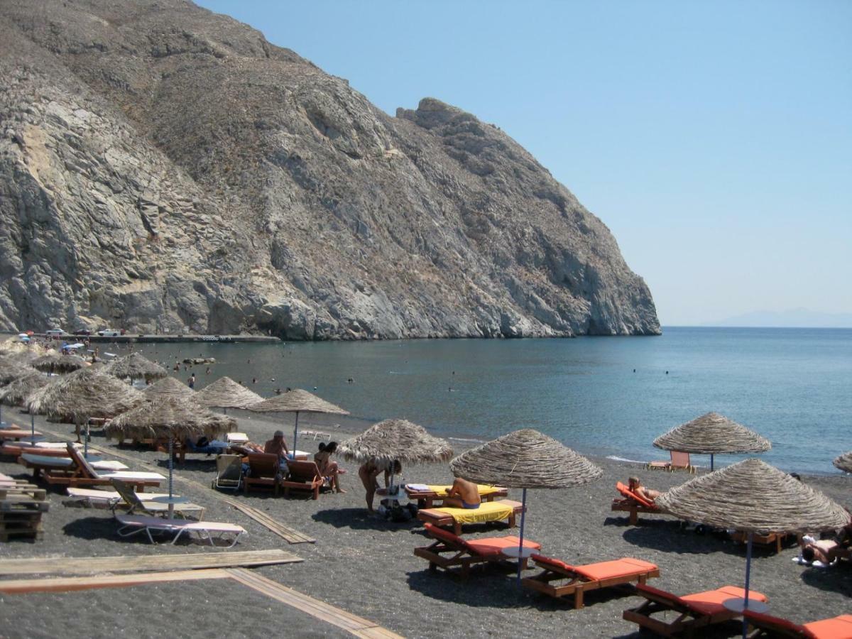 Located By The Sea One Beachfront Private Captain Lazaros Pool Villa With Loft In 750Sqm Spacious Private Plot-Jacuzzi-Sunrelax-Furnished Terace-Gazebo-Private Parking,Sleep 3 Adults And 2 Children, Just Steps From The Black Beach-Seaview Períssa Eksteriør bilde